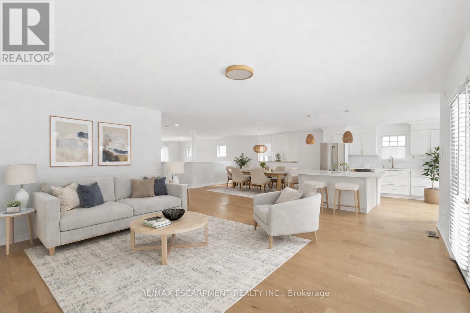 1056 Beach Boulevard, Hamilton (Hamilton Beach), Ontario  L8H 6Z4 - Photo 2 - X12767876