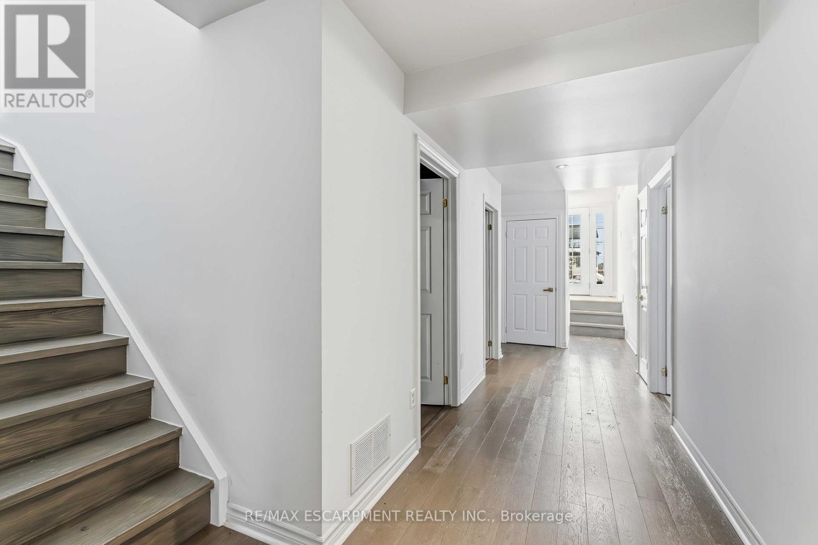 1056 Beach Boulevard, Hamilton (Hamilton Beach), Ontario  L8H 6Z4 - Photo 20 - X12767876