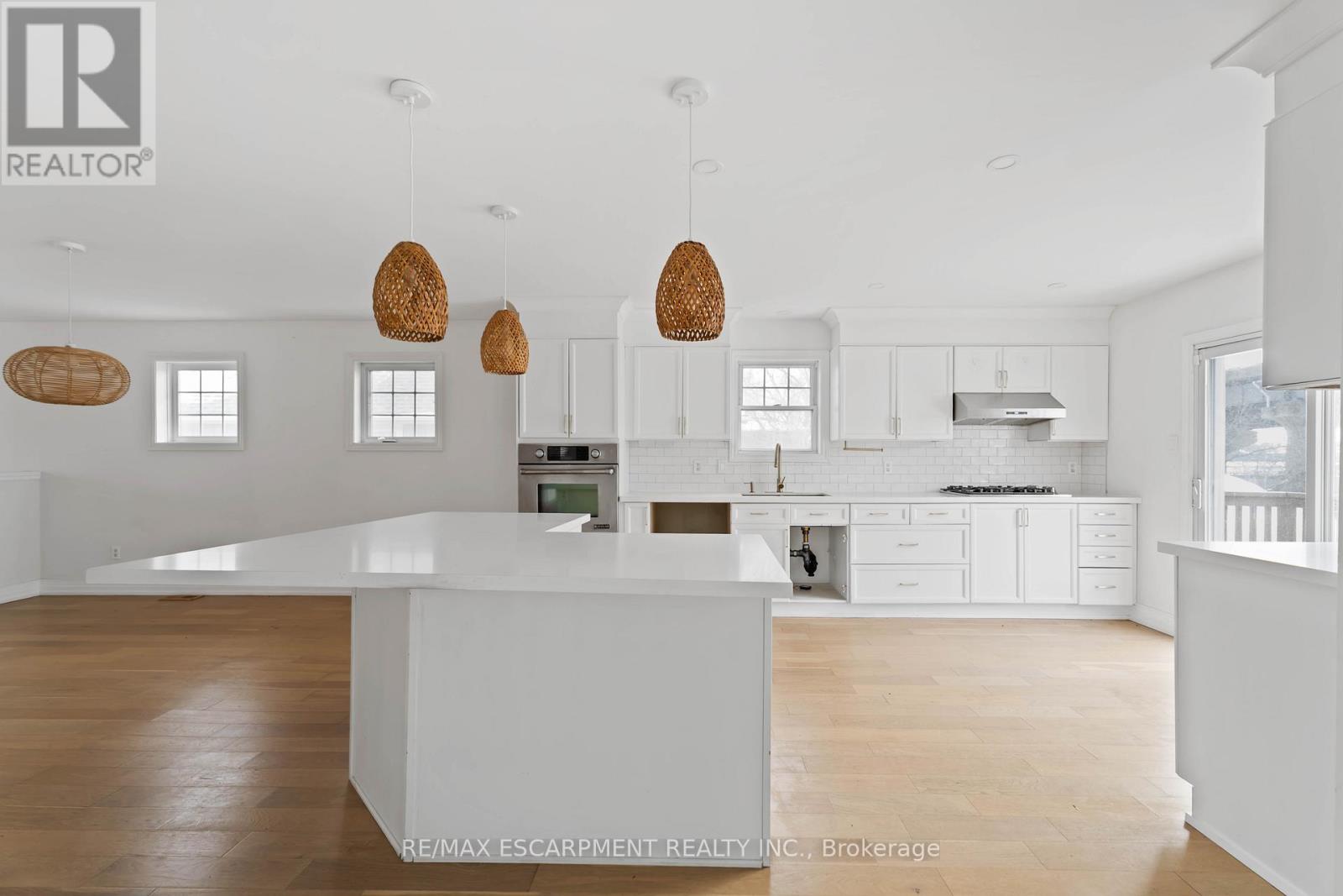 1056 Beach Boulevard, Hamilton (Hamilton Beach), Ontario  L8H 6Z4 - Photo 8 - X12767876