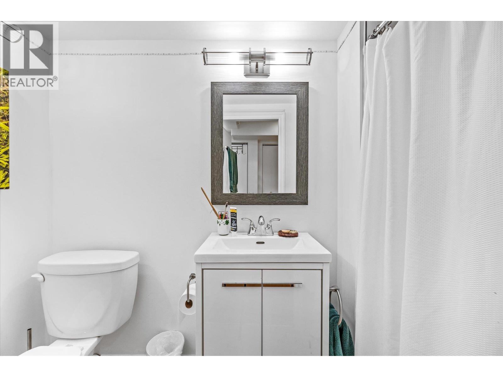 13614 SPENCER Avenue Summerland Photo 32