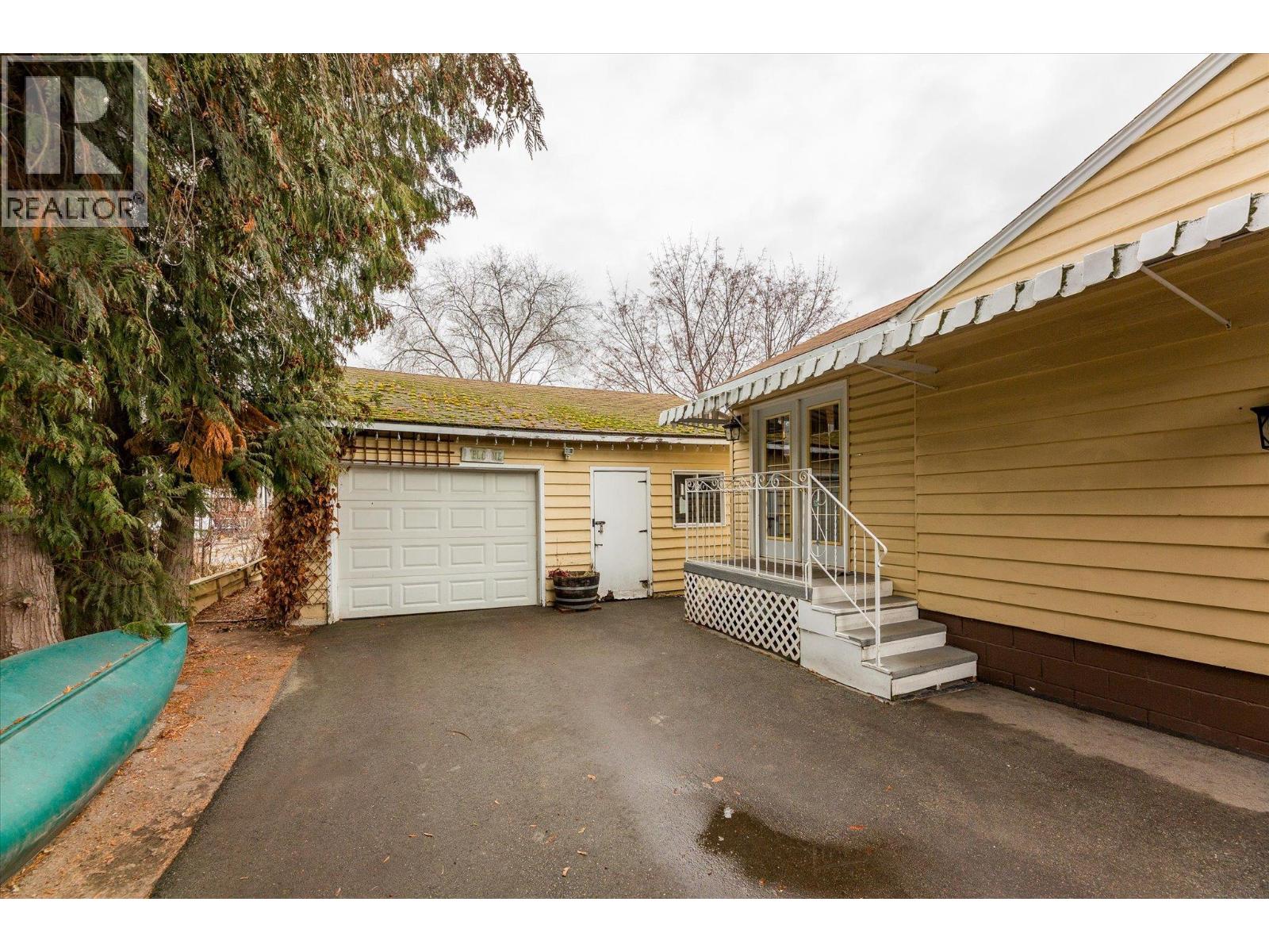 13614 SPENCER Avenue Summerland Photo 43