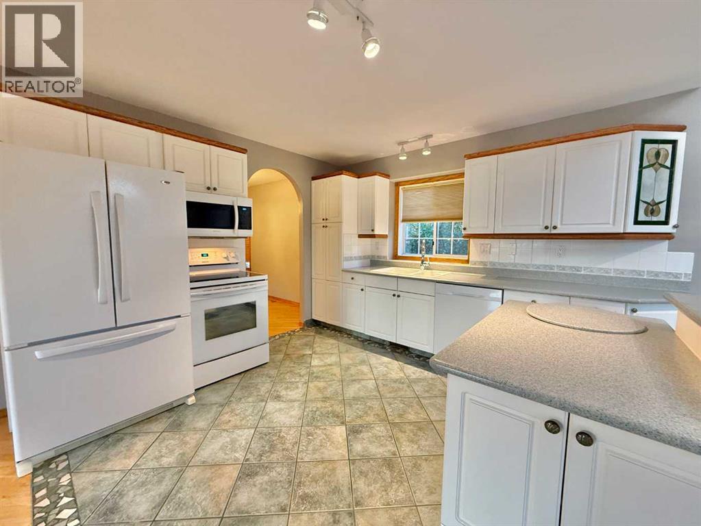 131 Tocher Avenue, Hinton, Alberta  T7V 1H3 - Photo 9 - A2251497