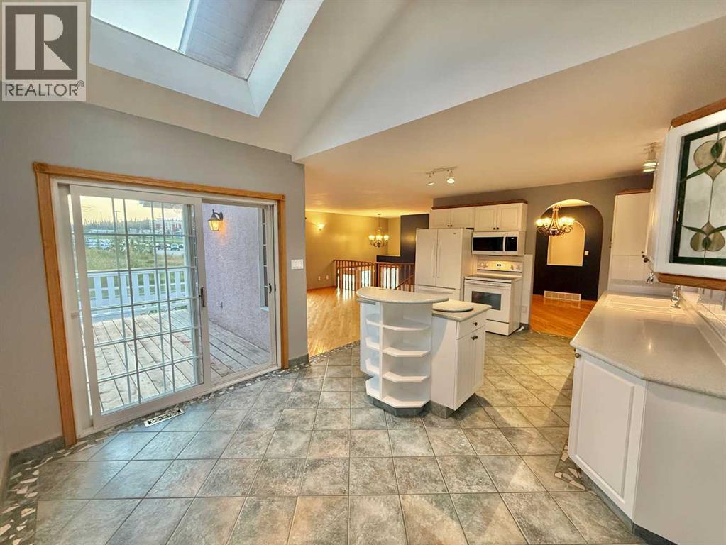 131 Tocher Avenue, Hinton, Alberta  T7V 1H3 - Photo 12 - A2251497