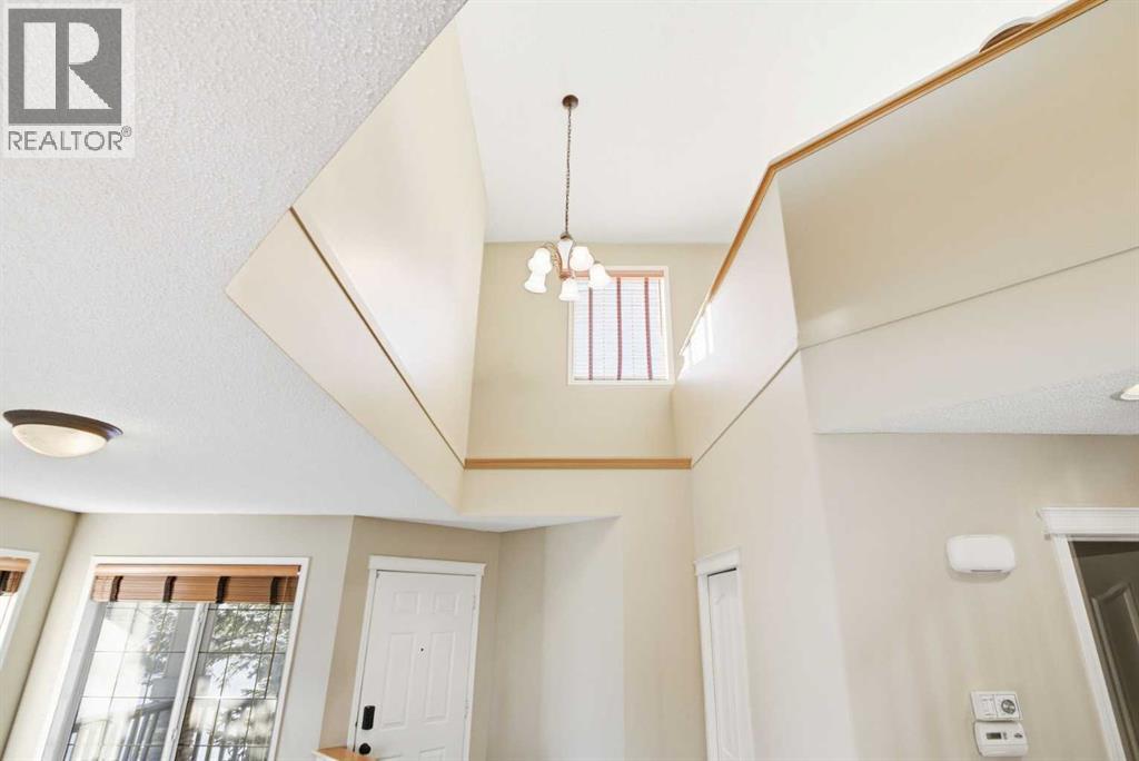 202 Panamount Court Nw, Calgary, Alberta  T3K 5S2 - Photo 7 - A2274121