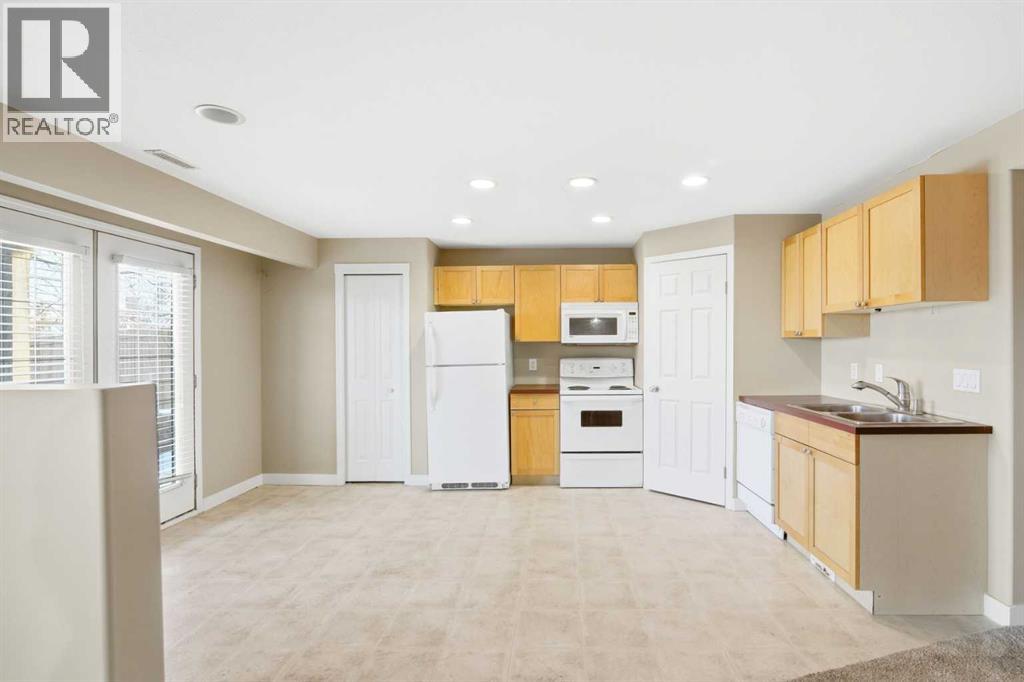 202 Panamount Court Nw, Calgary, Alberta  T3K 5S2 - Photo 35 - A2274121