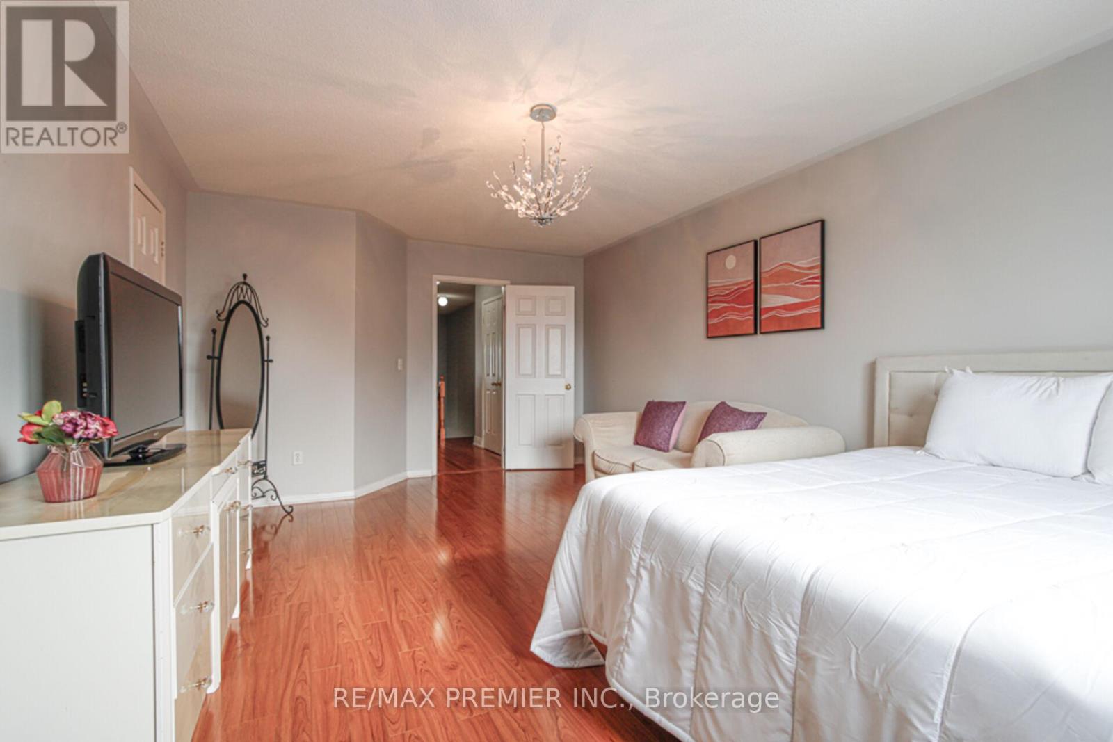 5272 Brookwood Court, Mississauga, Ontario  L5V 2N8 - Photo 15 - W12735722