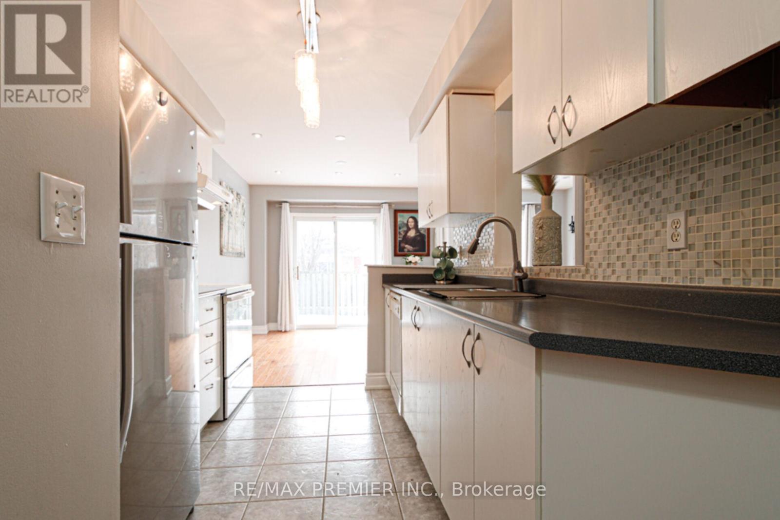 5272 Brookwood Court, Mississauga, Ontario  L5V 2N8 - Photo 11 - W12735722