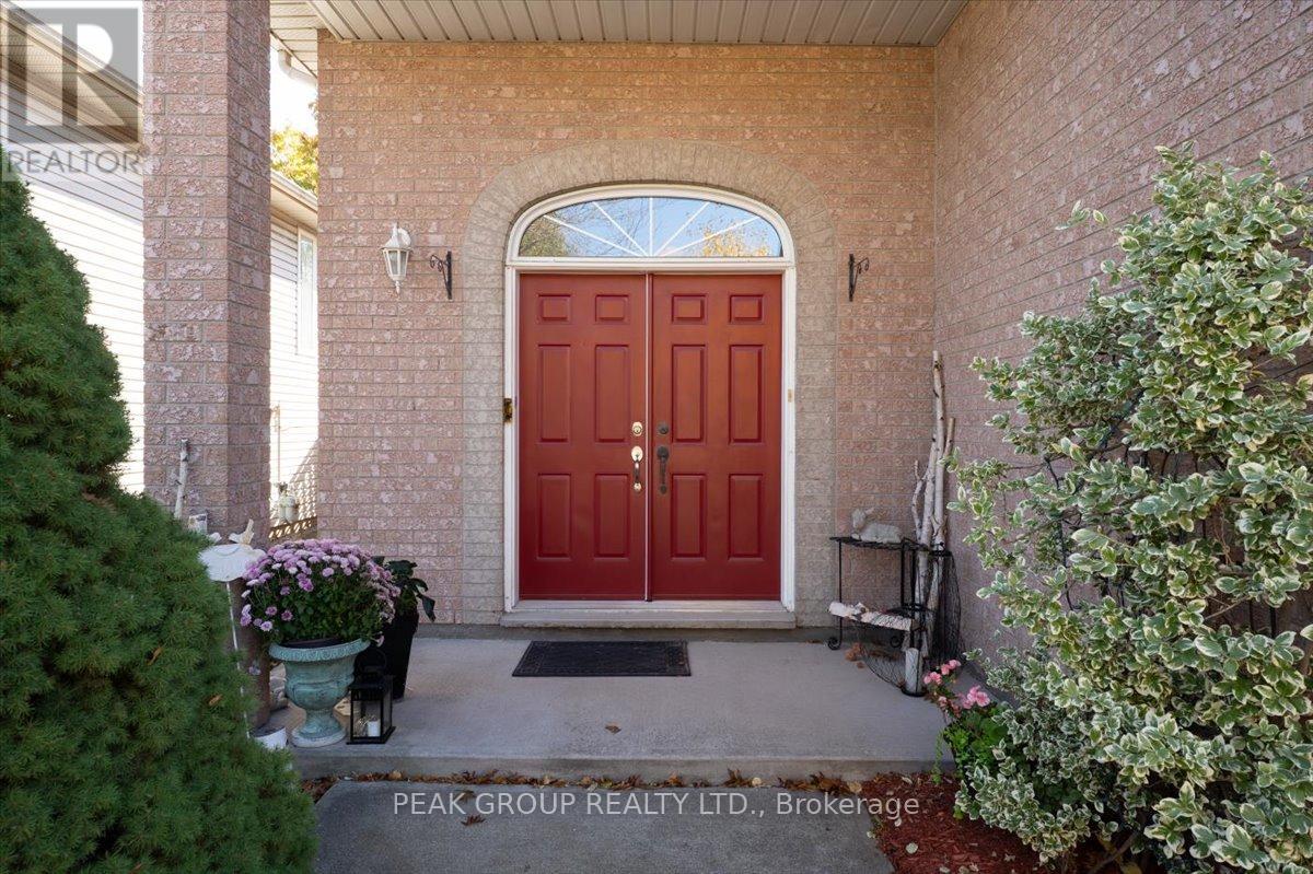 35 Jackson Court E, Welland (N. Welland), Ontario  L3C 7G4 - Photo 4 - X12768044