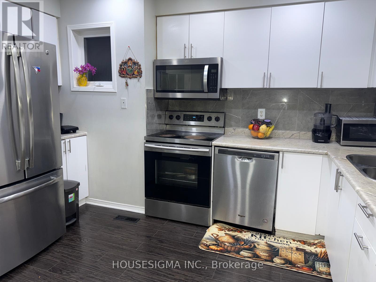 25 - 3 Sinclair Court, Brampton, Ontario  L6X 4P5 - Photo 5 - W12767676