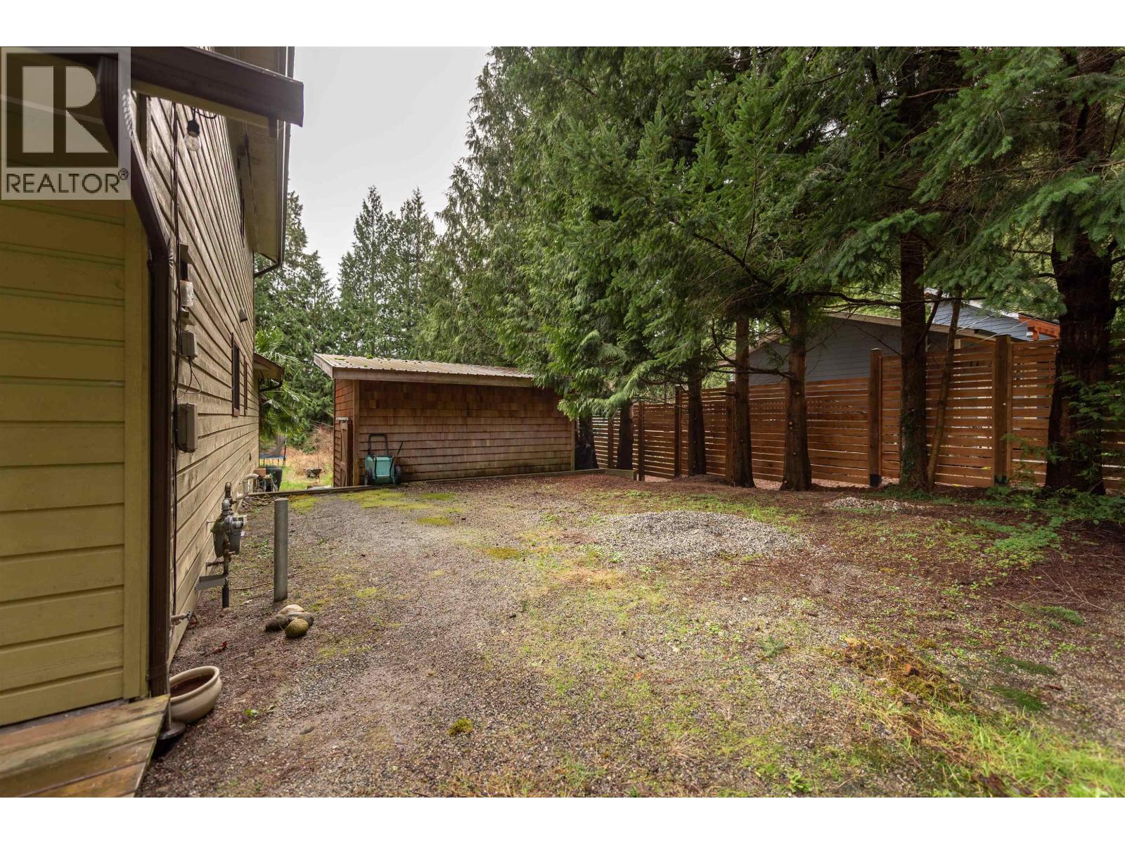 1479 Park Avenue, Roberts Creek, British Columbia  V0N 2W2 - Photo 26 - R3087597