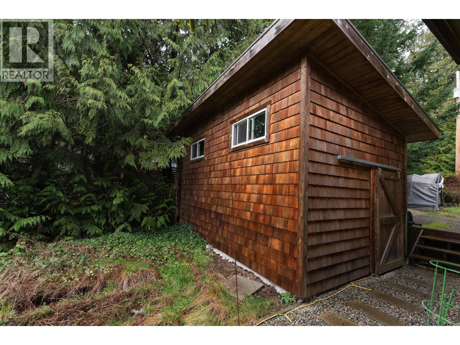 1479 Park Avenue, Roberts Creek, British Columbia  V0N 2W2 - Photo 28 - R3087597