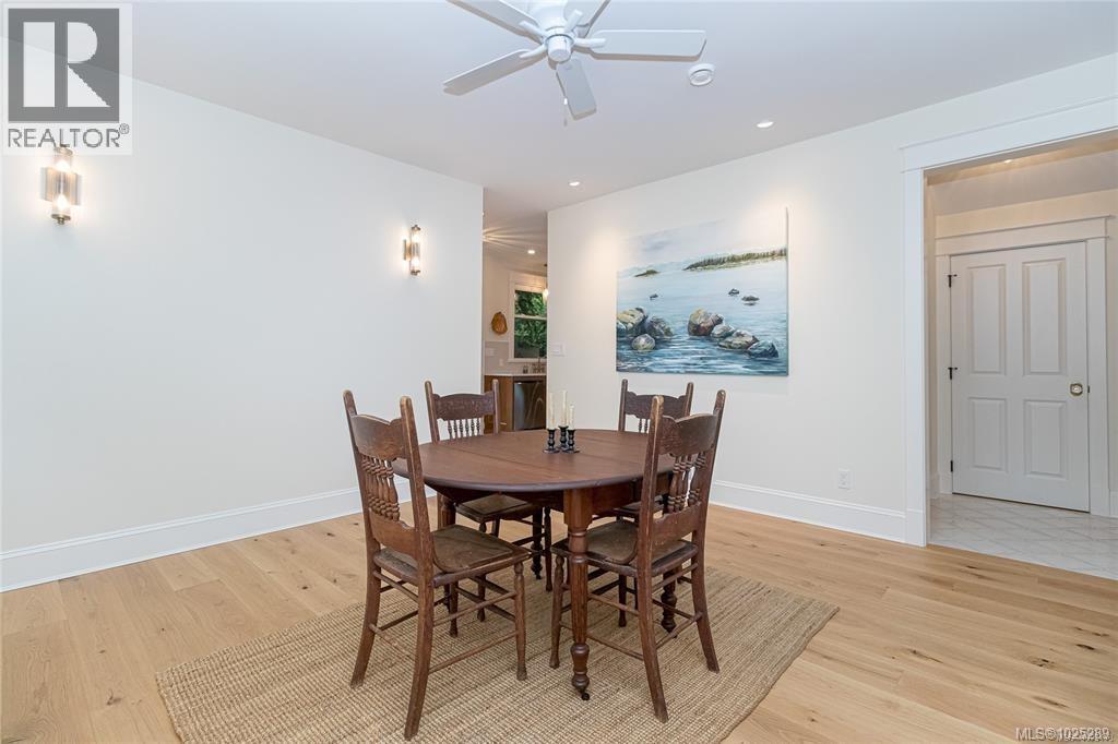 2614 Avebury Ave, Victoria, British Columbia  V8R 3W2 - Photo 15 - 1025289