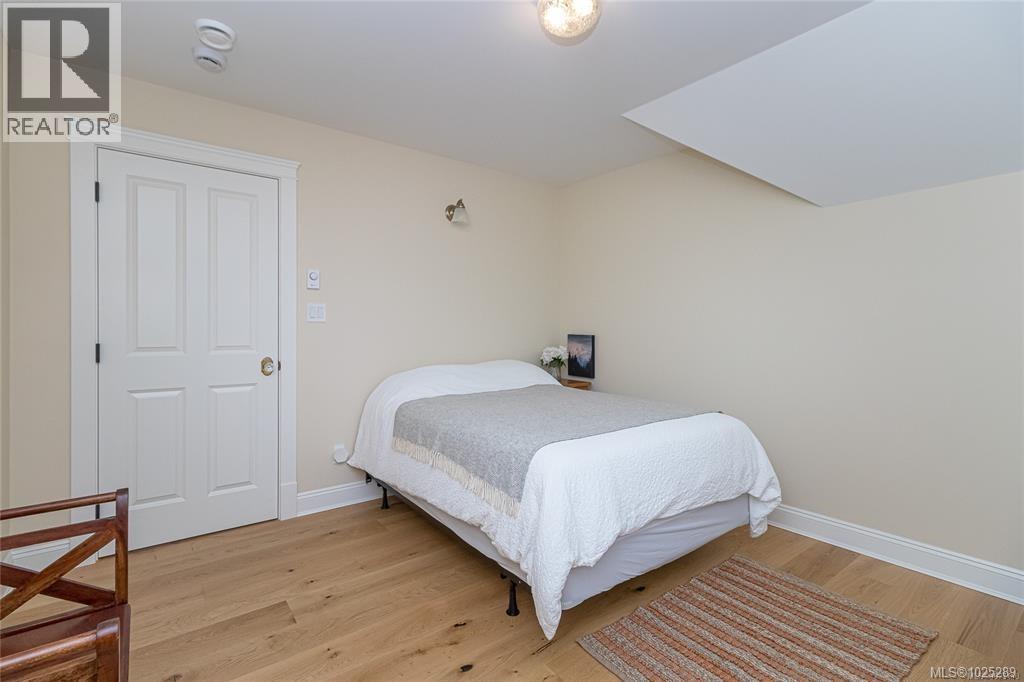 2614 Avebury Ave, Victoria, British Columbia  V8R 3W2 - Photo 29 - 1025289