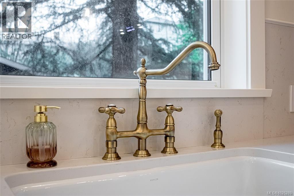 2614 Avebury Ave, Victoria, British Columbia  V8R 3W2 - Photo 7 - 1025289