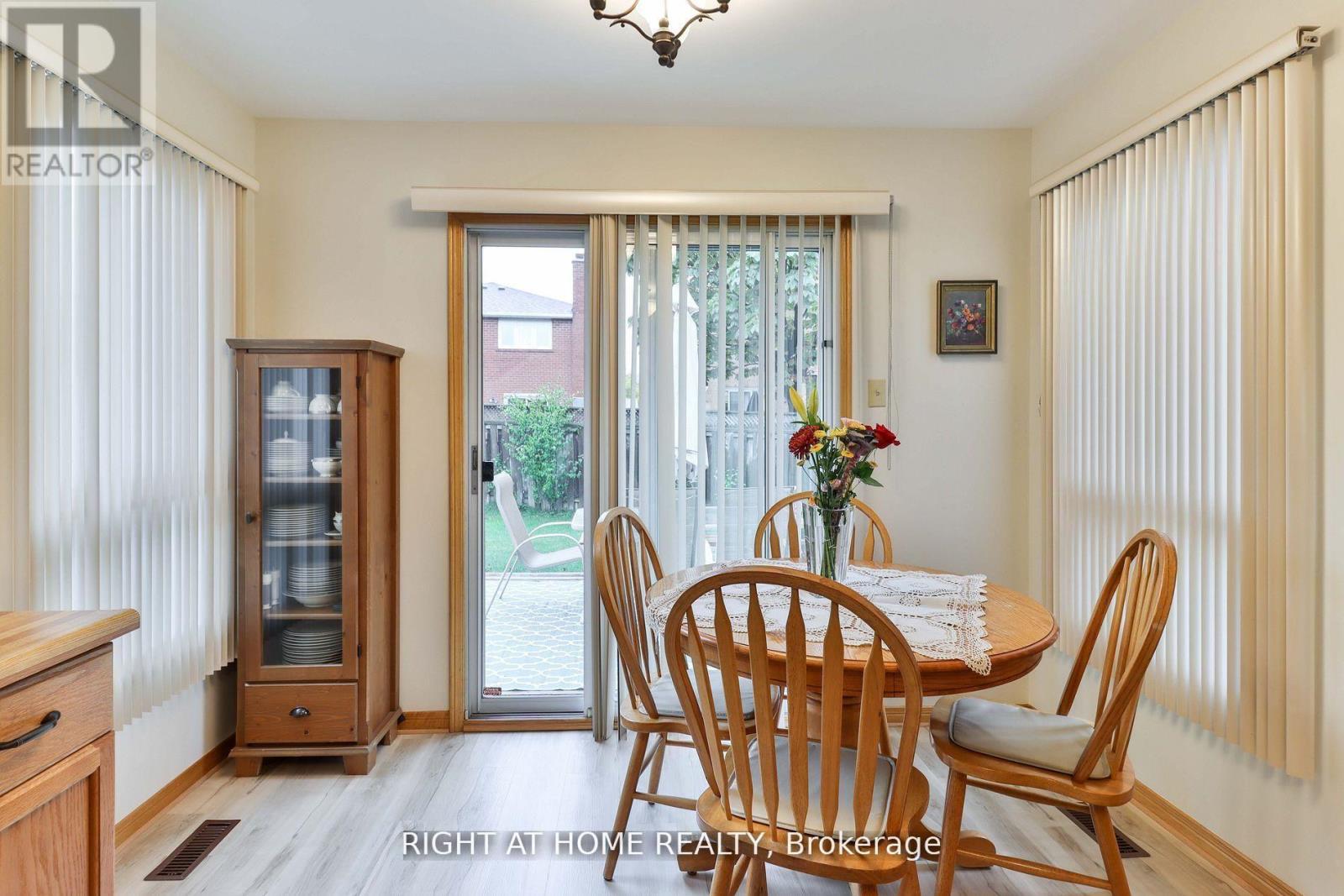 1433 Bough Beeches Boulevard, Mississauga, Ontario  L4W 3B4 - Photo 10 - W12767336