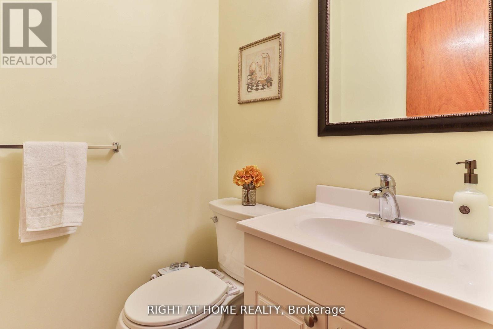 1433 Bough Beeches Boulevard, Mississauga, Ontario  L4W 3B4 - Photo 15 - W12767336