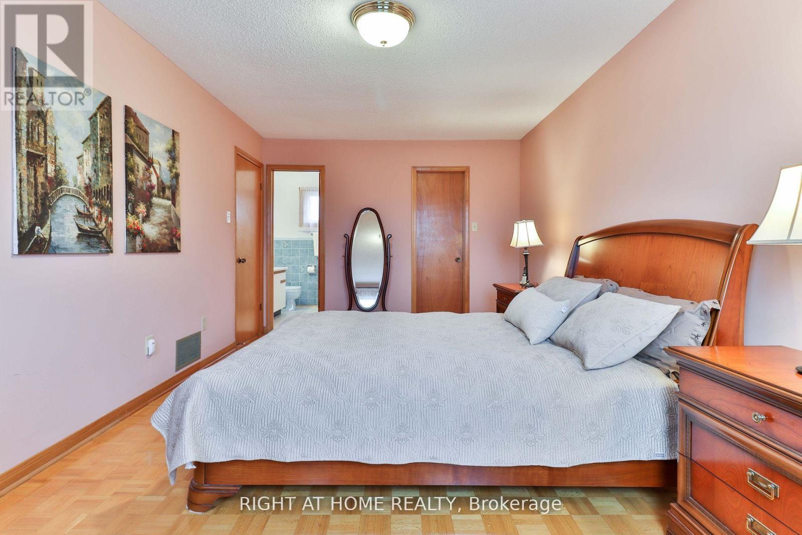 1433 Bough Beeches Boulevard, Mississauga, Ontario  L4W 3B4 - Photo 19 - W12767336