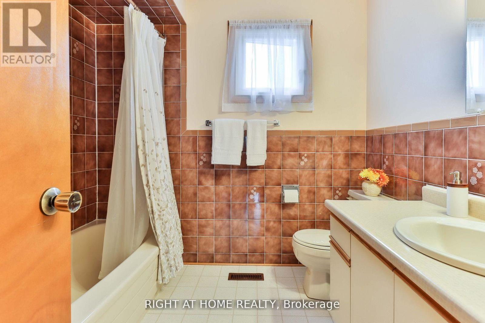 1433 Bough Beeches Boulevard, Mississauga, Ontario  L4W 3B4 - Photo 25 - W12767336