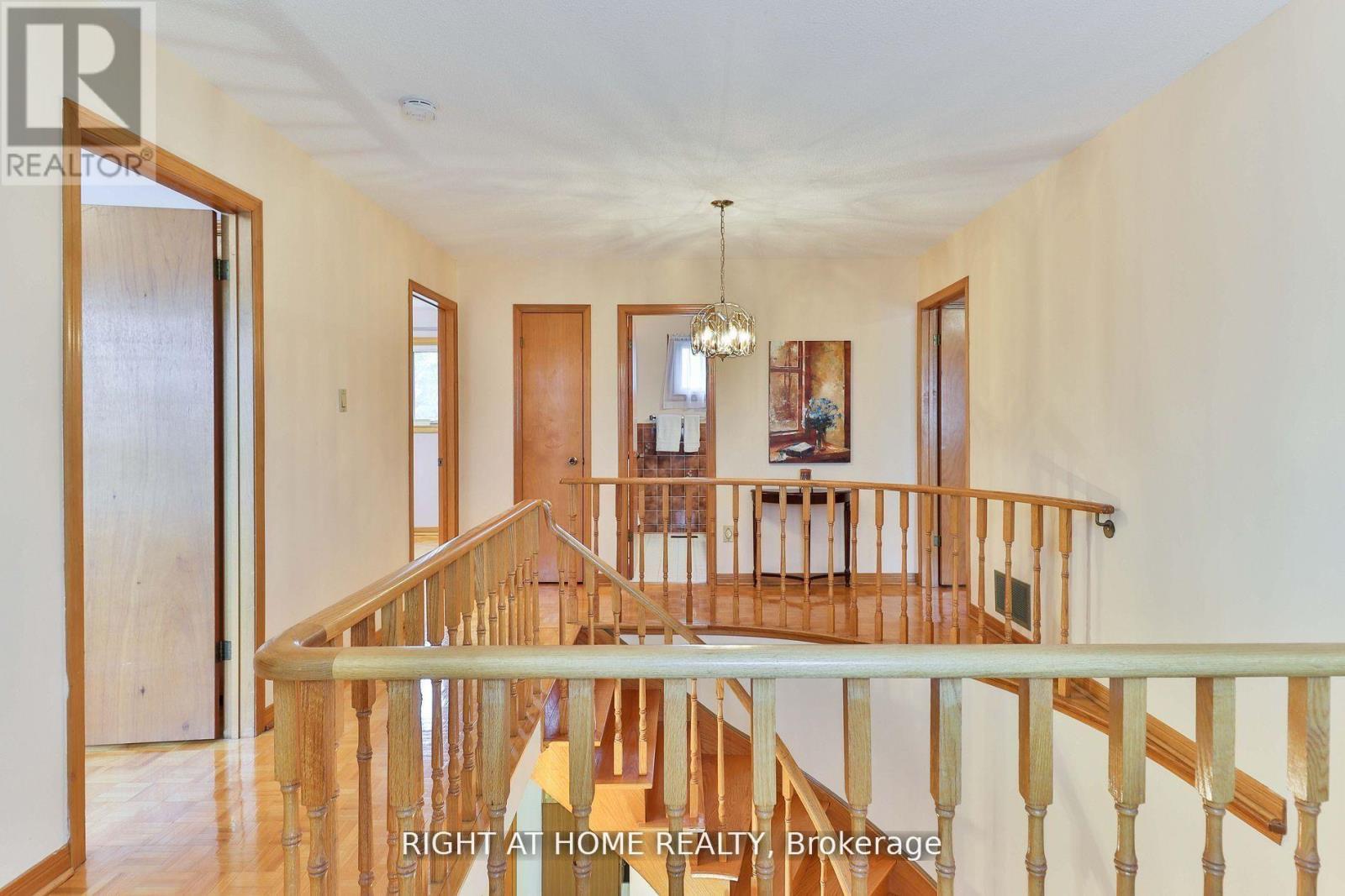 1433 Bough Beeches Boulevard, Mississauga, Ontario  L4W 3B4 - Photo 16 - W12767336