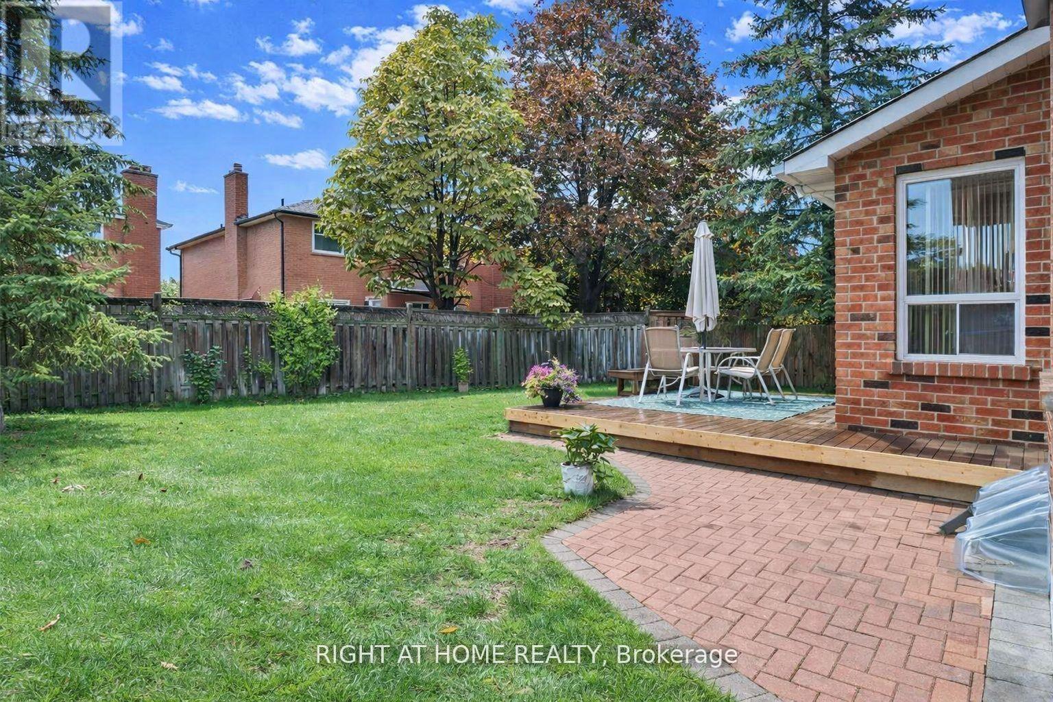 1433 Bough Beeches Boulevard, Mississauga, Ontario  L4W 3B4 - Photo 31 - W12767336