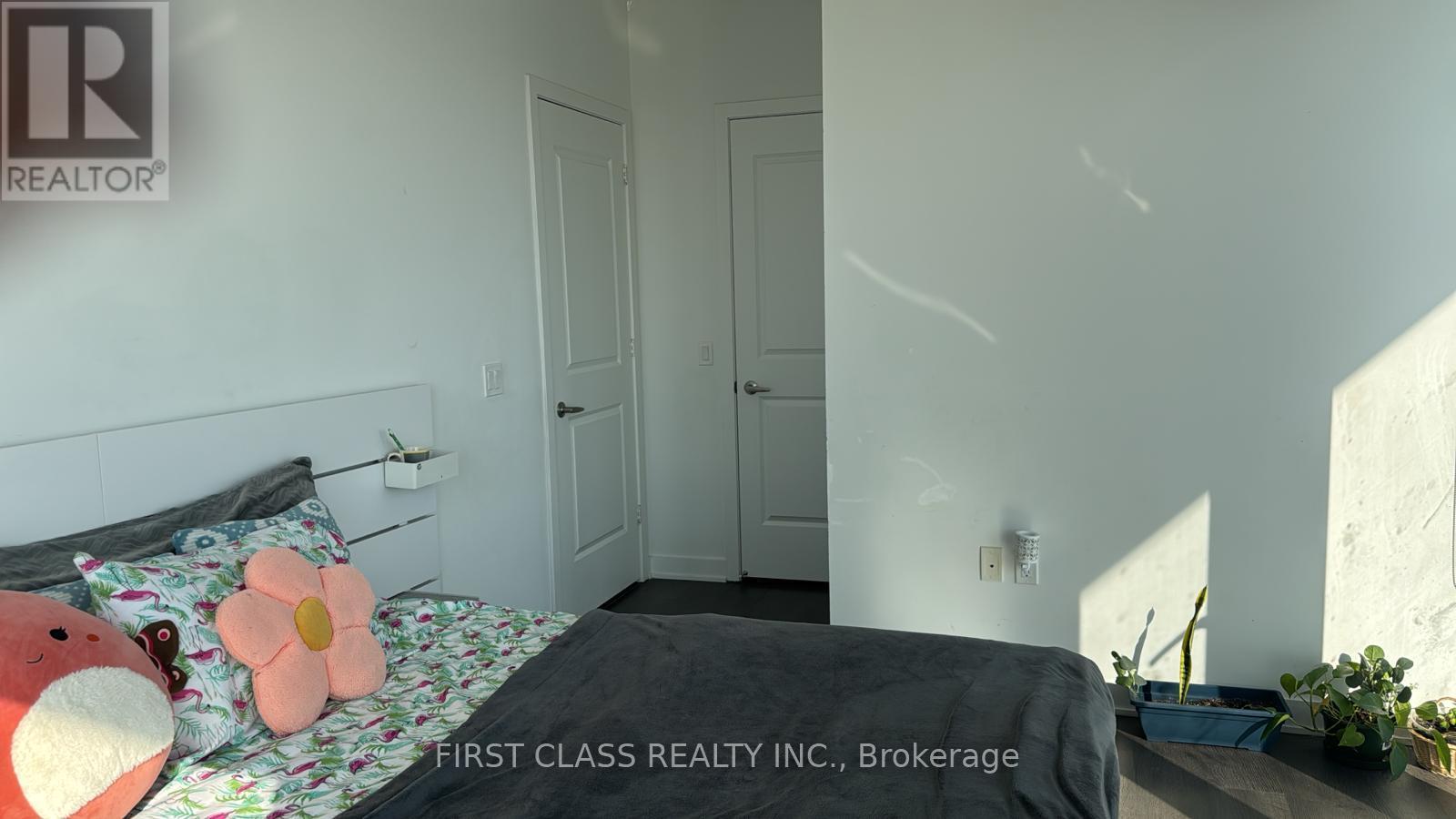 1104 - 4675 Metcalfe Avenue, Mississauga, Ontario  L5M 0Z8 - Photo 12 - W12767754