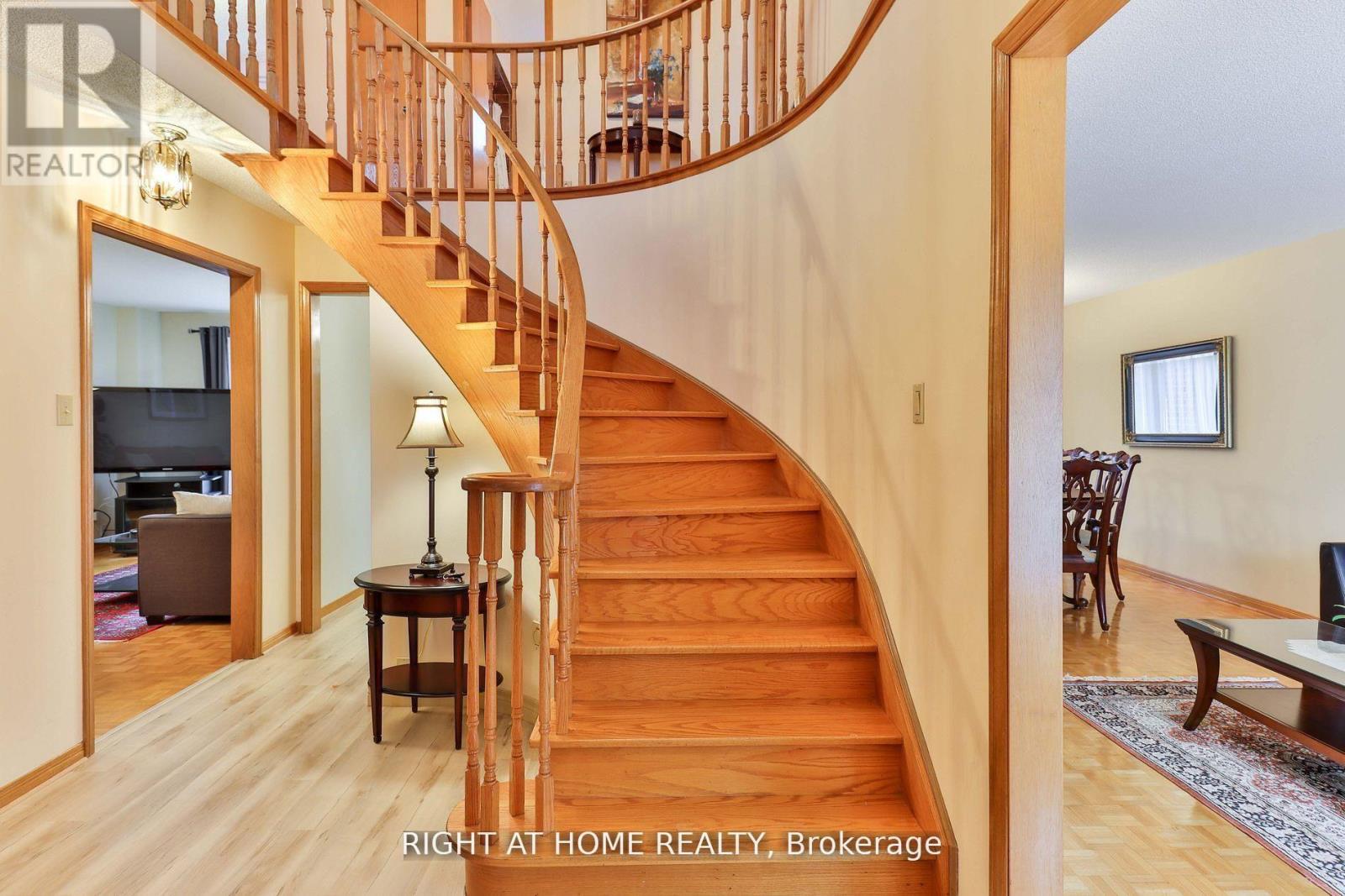 1433 Bough Beeches Boulevard, Mississauga, Ontario  L4W 3B4 - Photo 5 - W12767336