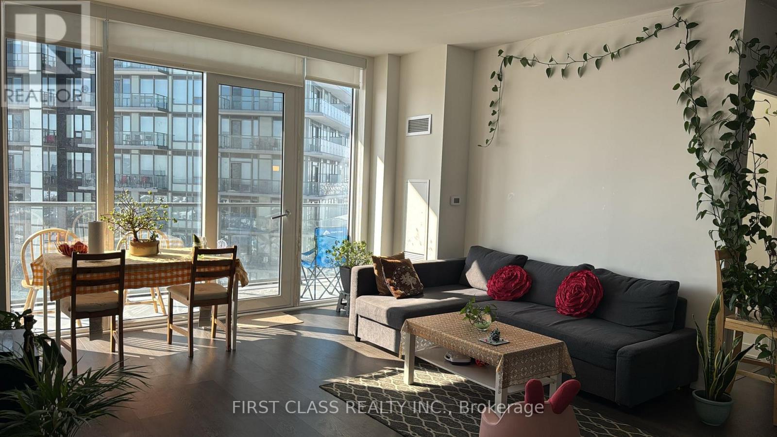 1104 - 4675 Metcalfe Avenue, Mississauga, Ontario  L5M 0Z8 - Photo 6 - W12767754