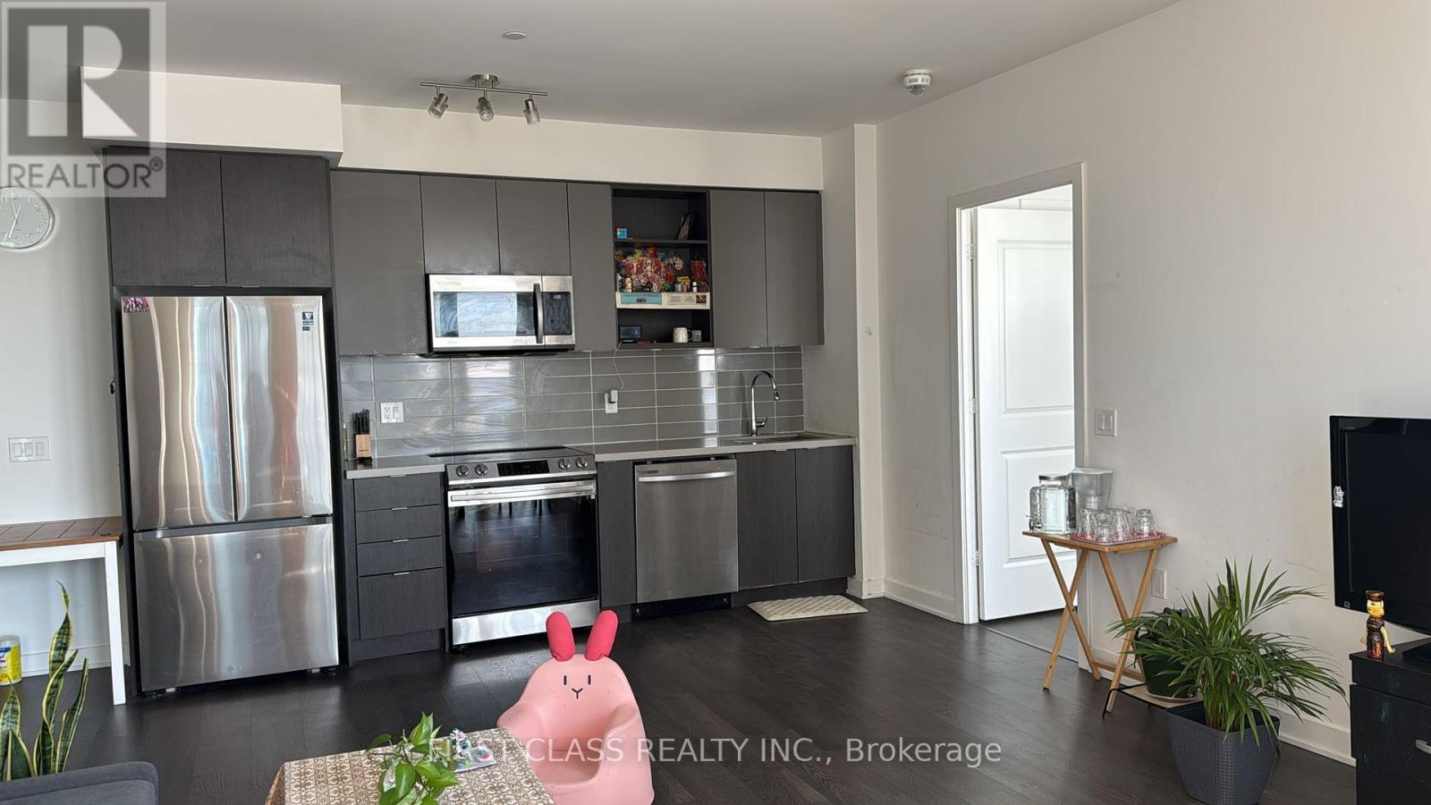 1104 - 4675 Metcalfe Avenue, Mississauga, Ontario  L5M 0Z8 - Photo 3 - W12767754