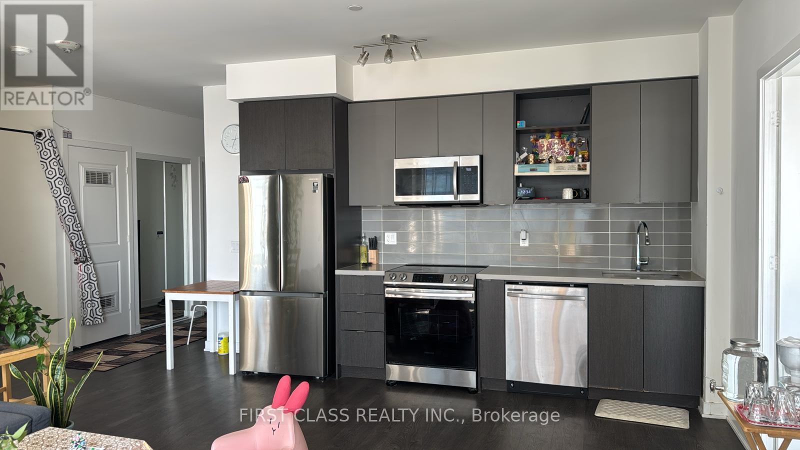 1104 - 4675 Metcalfe Avenue, Mississauga, Ontario  L5M 0Z8 - Photo 5 - W12767754