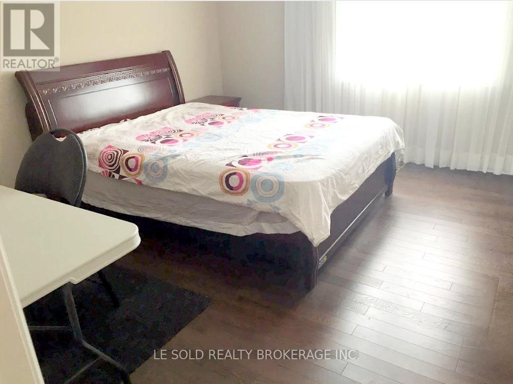 2nd Floor Room - 347 Fern Avenue, Richmond Hill, Ontario  L4C 8P6 - Photo 5 - N12768038