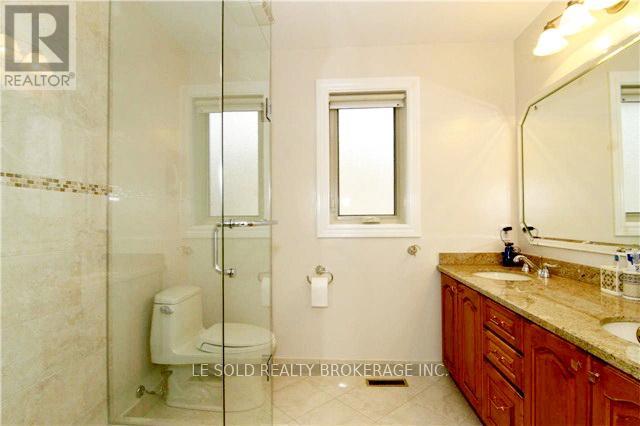 2nd Floor Room - 347 Fern Avenue, Richmond Hill, Ontario  L4C 8P6 - Photo 6 - N12768038