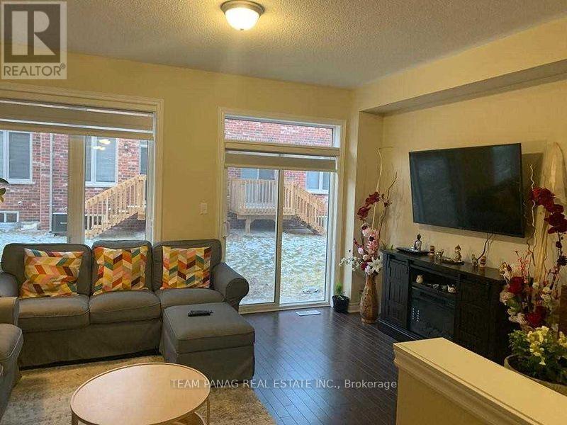 19 Pearman Crescent, Brampton, Ontario  L7A 4Y8 - Photo 5 - W12767992