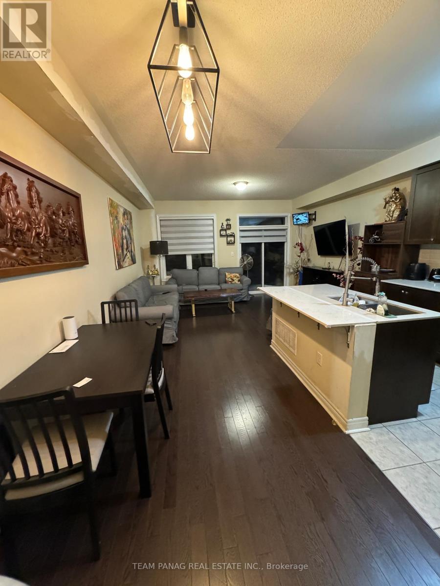 19 Pearman Crescent, Brampton, Ontario  L7A 4Y8 - Photo 6 - W12767992