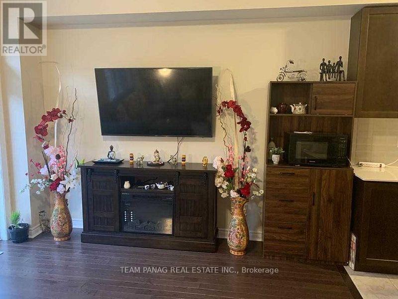 19 Pearman Crescent, Brampton, Ontario  L7A 4Y8 - Photo 9 - W12767992