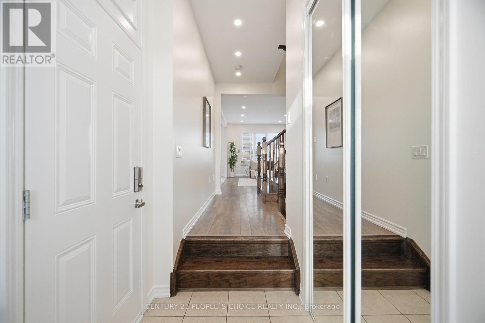 542 Fir Court, Milton (Cb Cobban), Ontario  L9T 7E7 - Photo 4 - W12767996