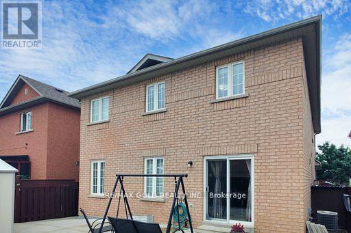 18 Thimbleberry Street, Brampton, Ontario  L7A 3L3 - Photo 46 - W12768034