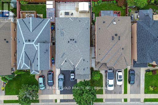 18 Thimbleberry Street, Brampton, Ontario  L7A 3L3 - Photo 5 - W12768034