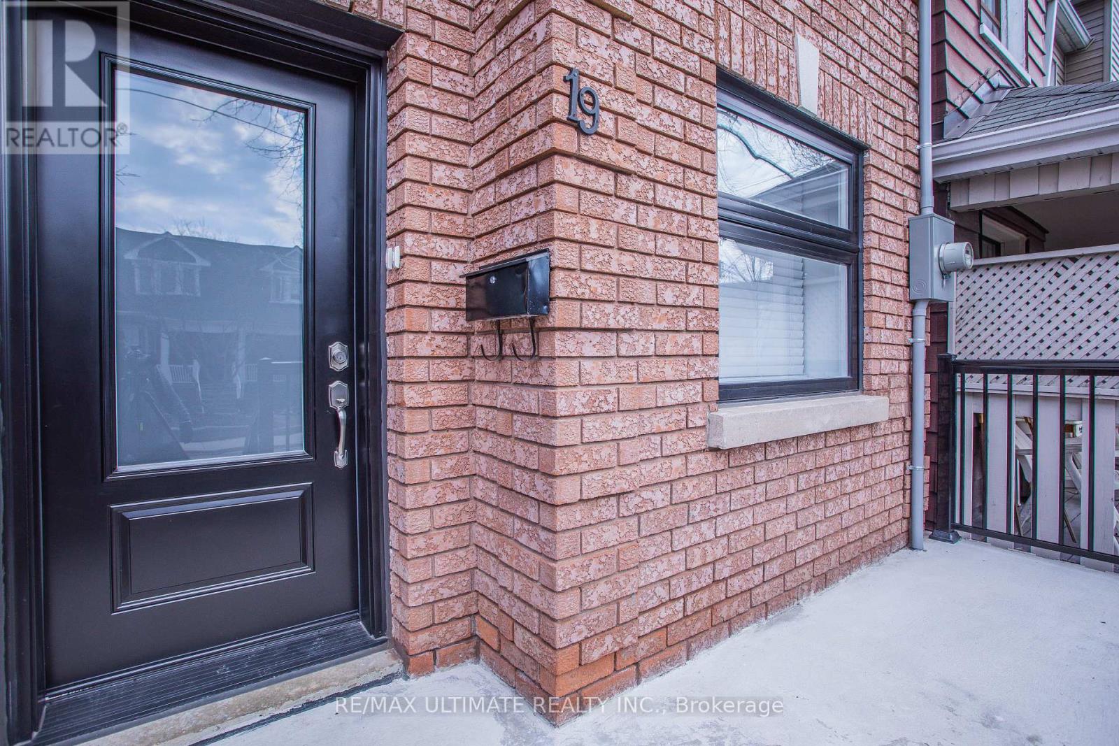 MAIN FLOOR - 19 BARTLETT AVENUE, toronto (dovercourt-wallace emerson-junction), Ontario