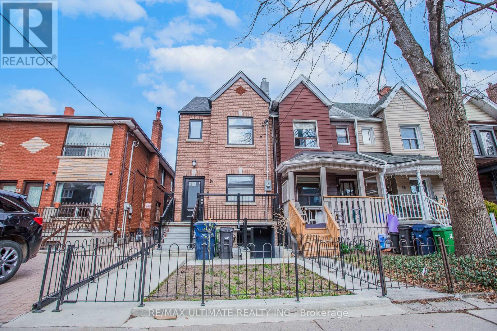 Main Floor - 19 Bartlett Avenue, Toronto, Ontario  M6H 3E8 - Photo 2 - W12768042