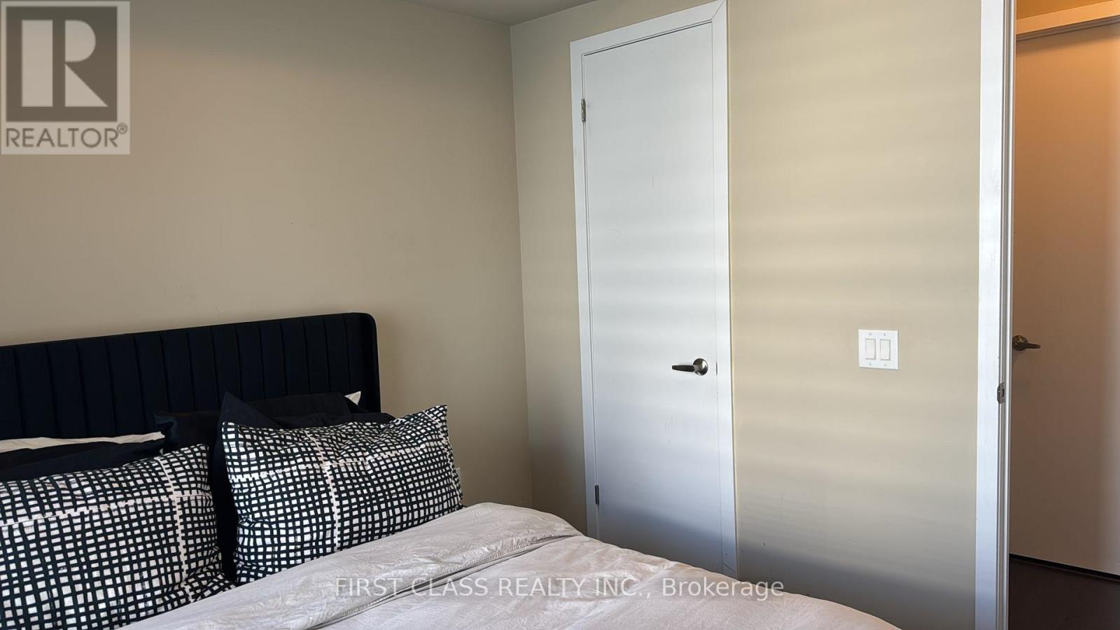 1112 - 2560 Eglinton Avenue W, Mississauga, Ontario  L5M 5R1 - Photo 8 - W12768046