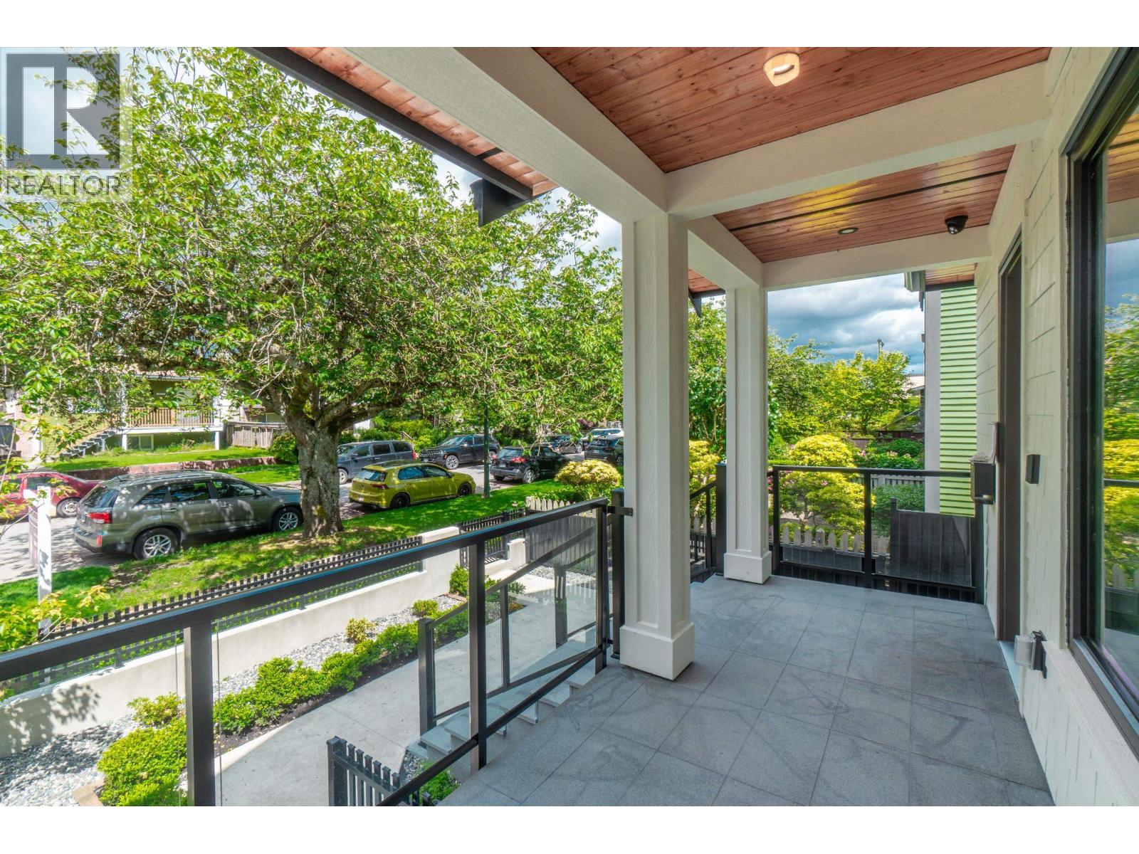 1552 W 66th Avenue, Vancouver, British Columbia  V6P 2R9 - Photo 2 - R3084248