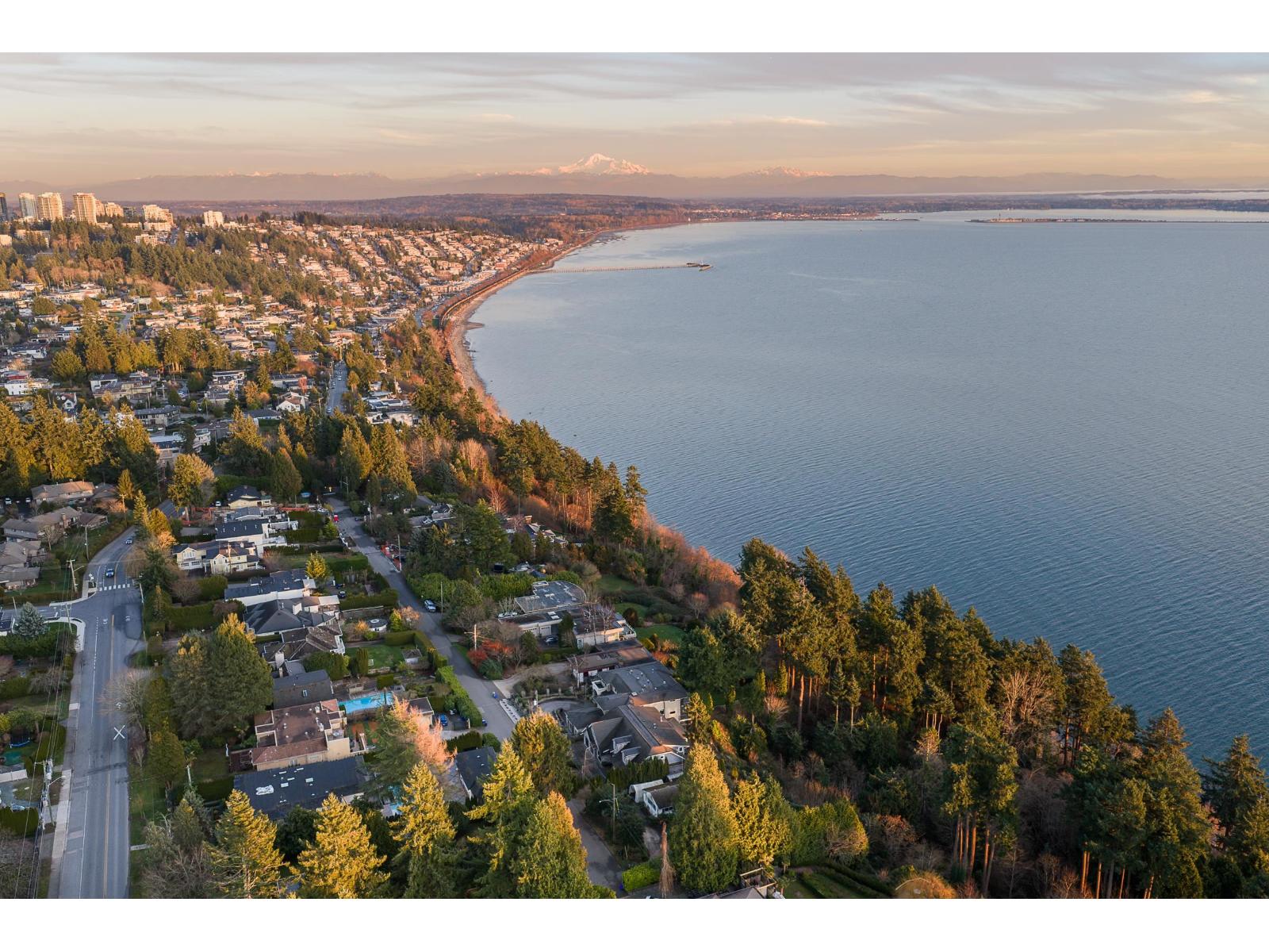 13910 Terry Road, White Rock, British Columbia  V4B 1A2 - Photo 7 - R3087056