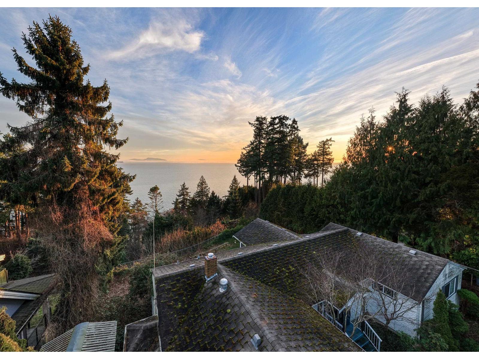 13910 Terry Road, White Rock, British Columbia  V4B 1A2 - Photo 2 - R3087056