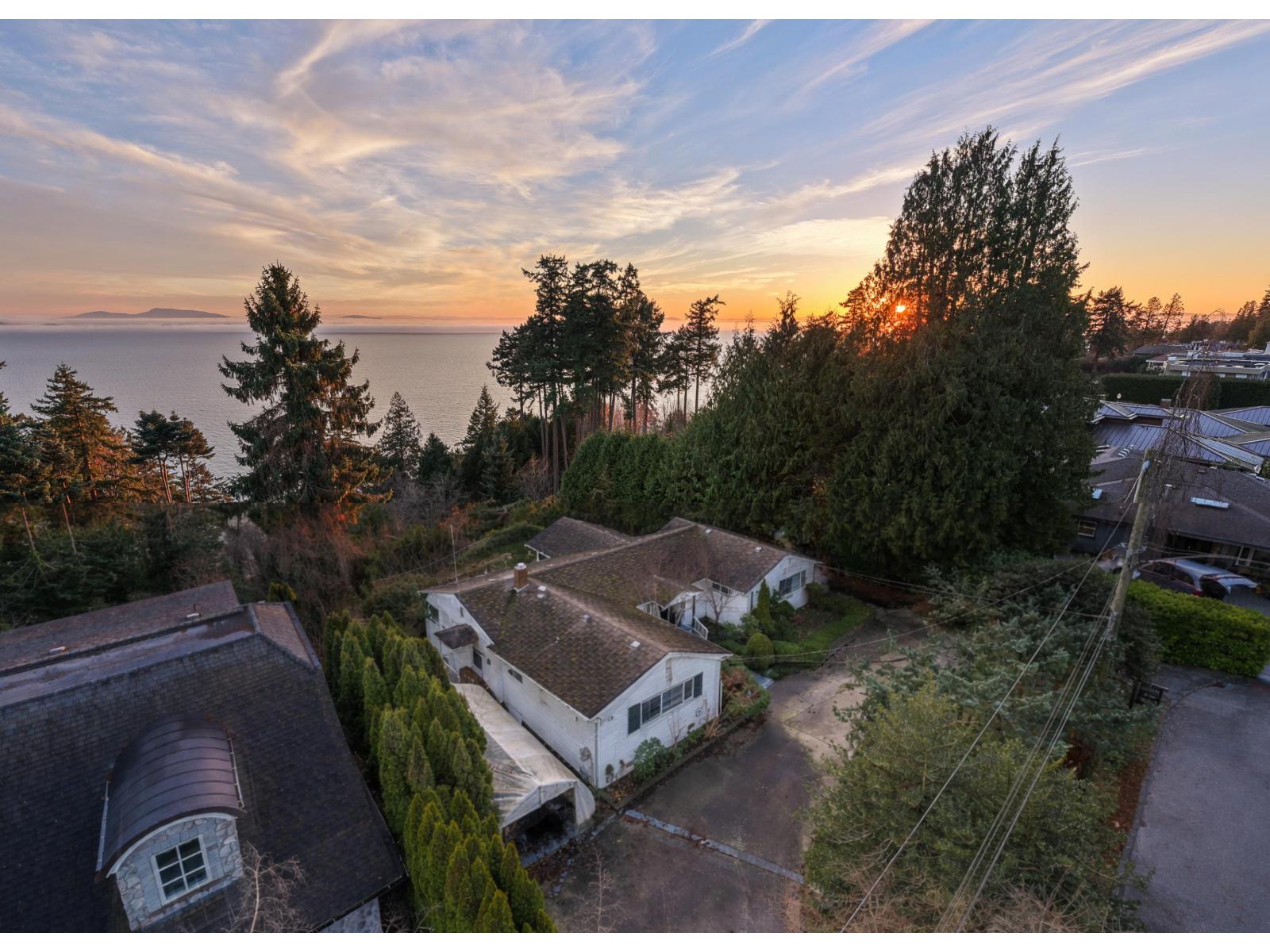 13910 Terry Road, White Rock, British Columbia  V4B 1A2 - Photo 5 - R3087056