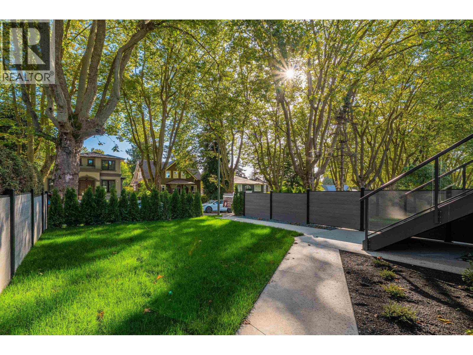 Listing Picture 32 of 32 : 3849 W 26TH AVENUE, Vancouver / 溫哥華 - 魯藝地產 Yvonne Lu Group - MLS Medallion Club Member