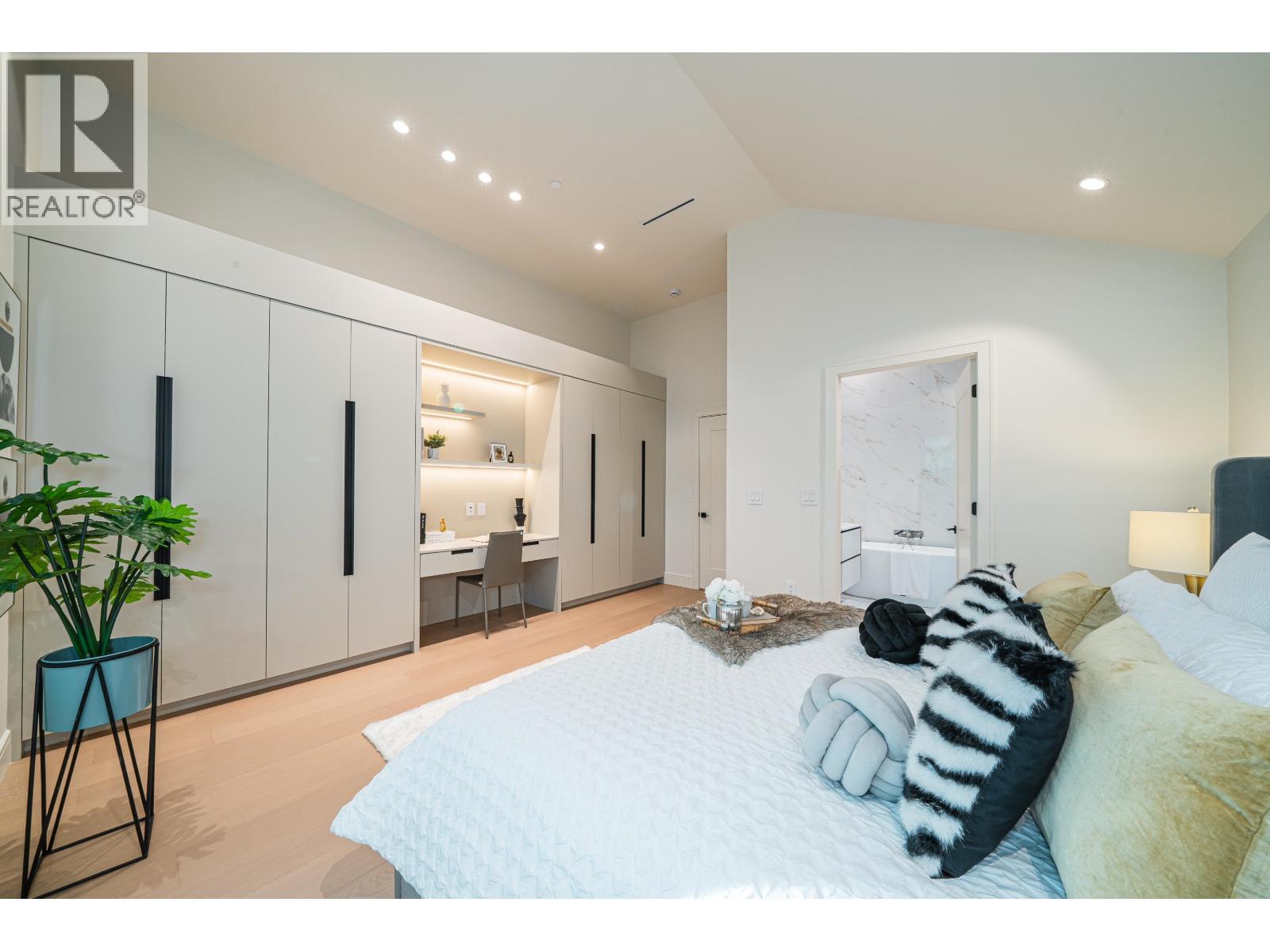 Listing Picture 19 of 32 : 3849 W 26TH AVENUE, Vancouver / 溫哥華 - 魯藝地產 Yvonne Lu Group - MLS Medallion Club Member