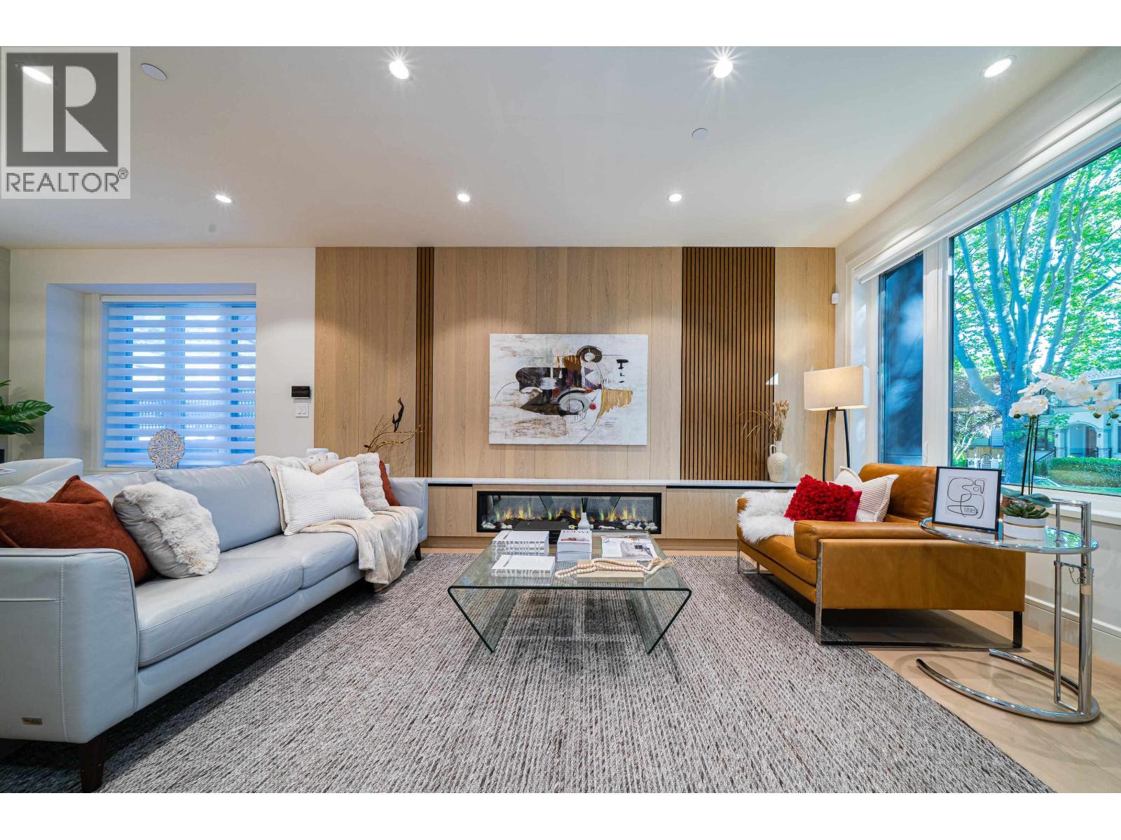 Listing Picture 2 of 32 : 3849 W 26TH AVENUE, Vancouver / 溫哥華 - 魯藝地產 Yvonne Lu Group - MLS Medallion Club Member