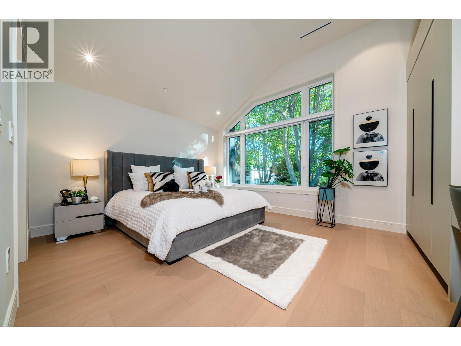 Listing Picture 18 of 32 : 3849 W 26TH AVENUE, Vancouver / 溫哥華 - 魯藝地產 Yvonne Lu Group - MLS Medallion Club Member