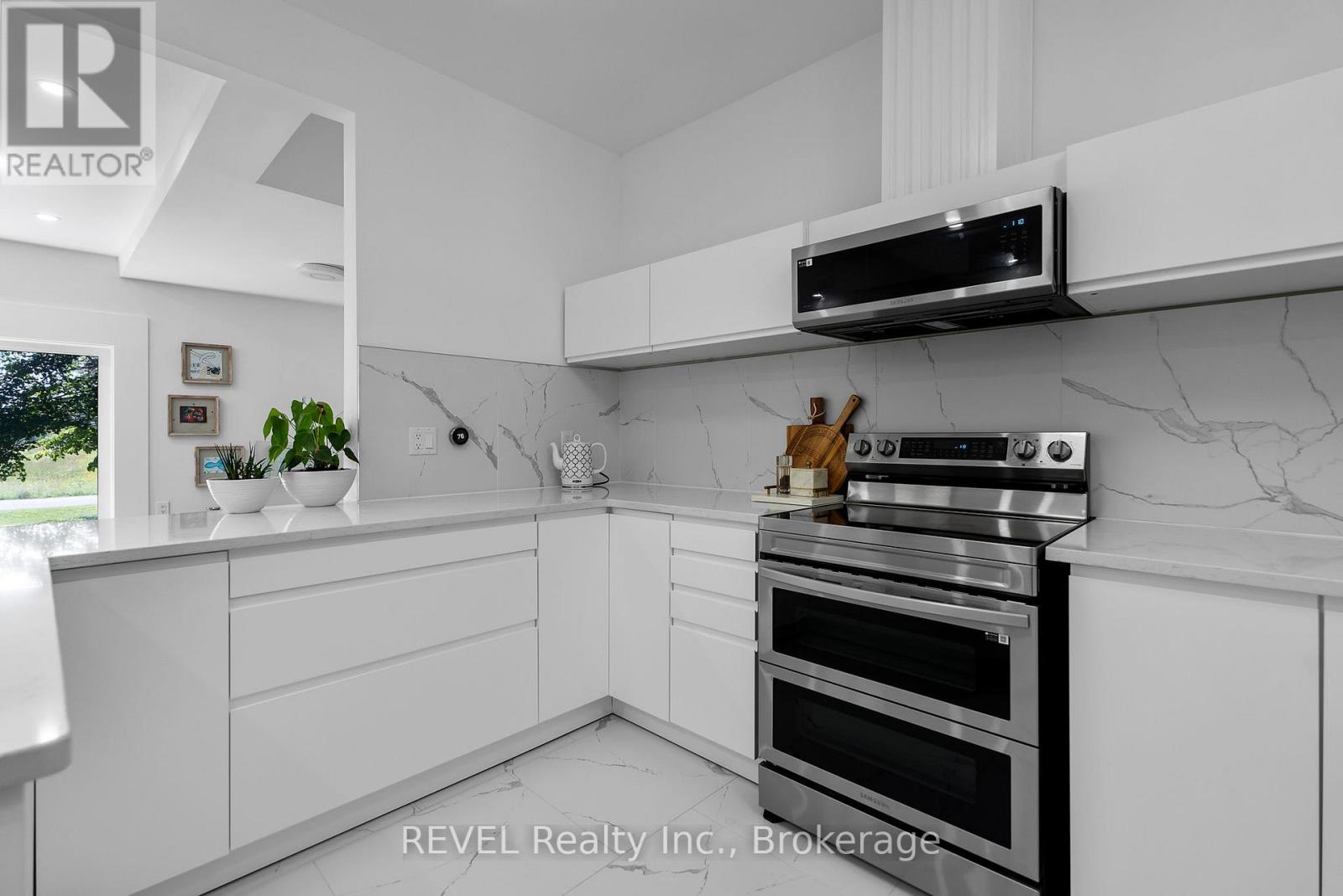 1546 Nigh Road, Fort Erie, Ontario  L2A 5M4 - Photo 9 - X12768084