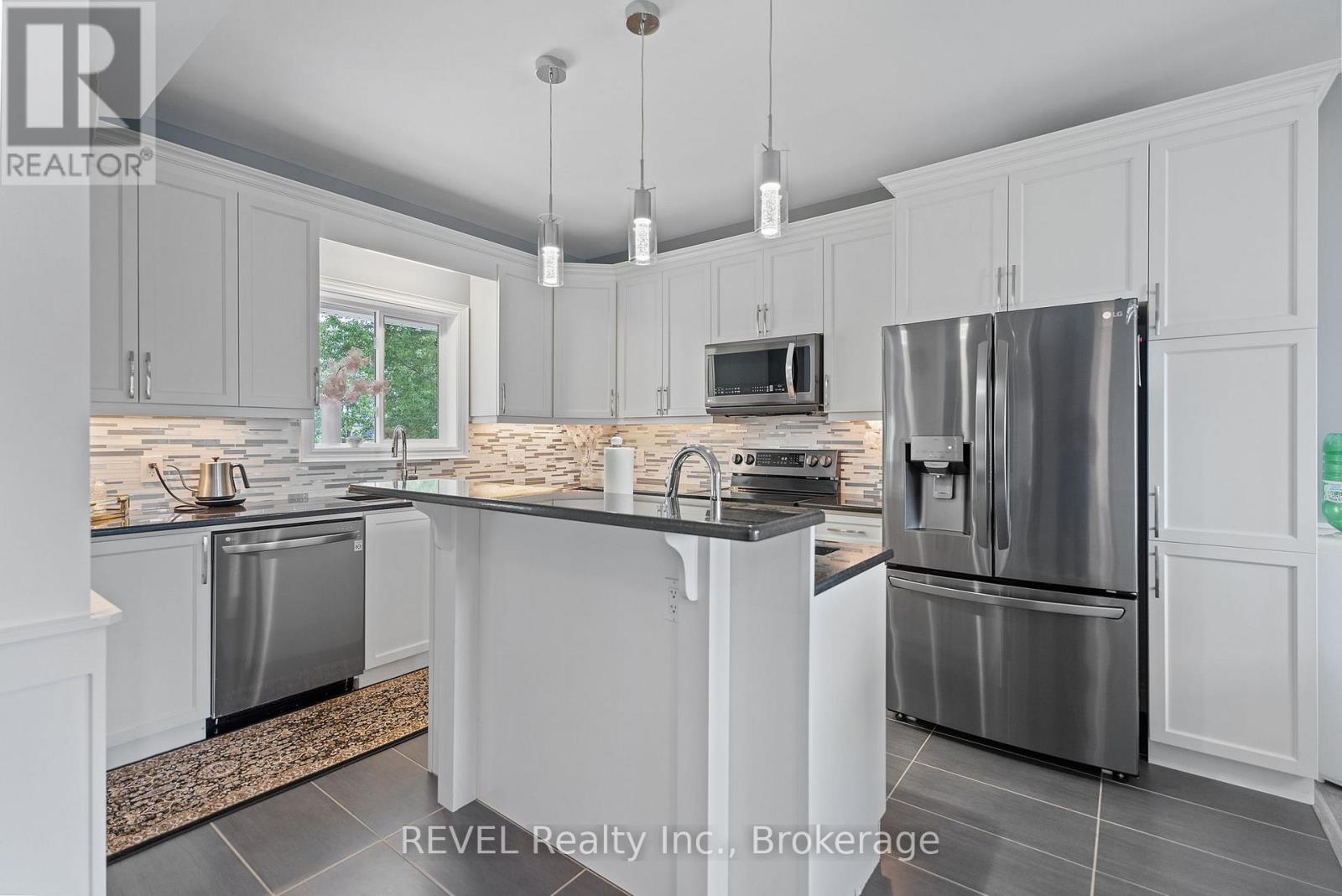 1018 Kerby Street, Fort Erie (Crescent Park), Ontario  L2A 0B9 - Photo 9 - X12768086